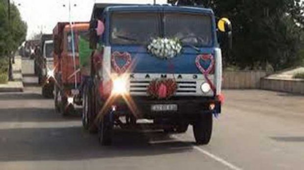 Toʻy kortejiga chiqmagan shu kamaz(lar) qoluvdi (video)